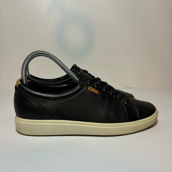 Ecco Soft 7 Black Leather Sneaker White Trim Womens Size US 7 EU 38 Casual Shoes - Picture 1 of 10